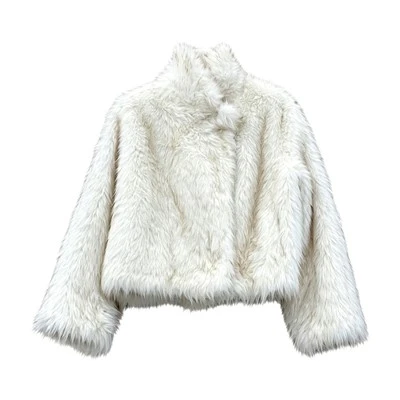 Chaqueta corta de piel sintética con cuello alto